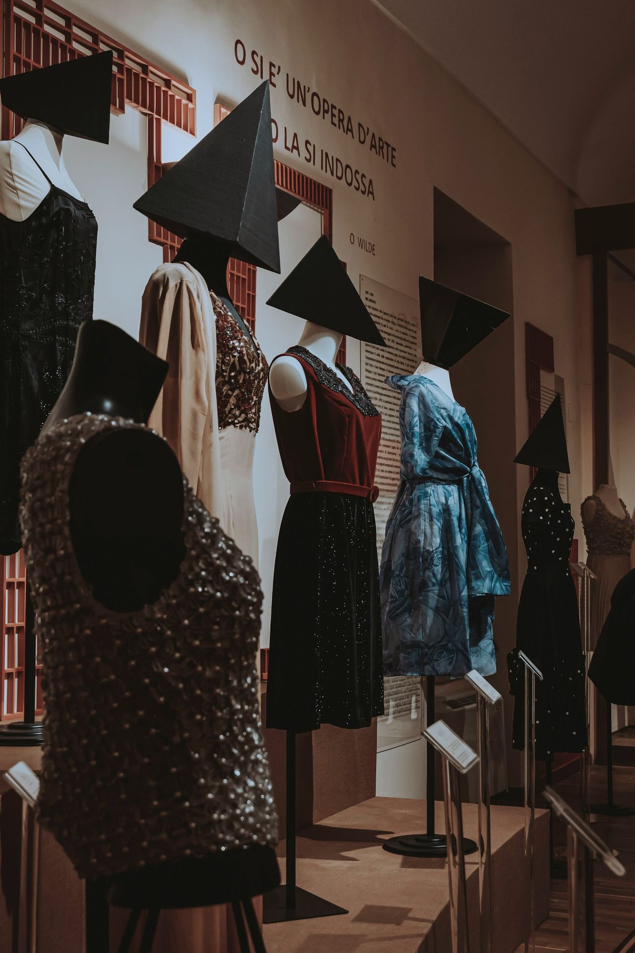 a room filled with mannequins and black hats
